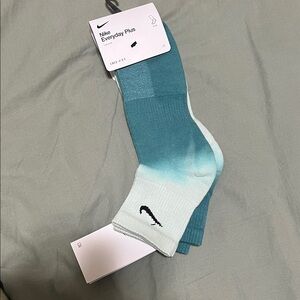 Nike Everyday Plus Men's Athletic Socks - Teal and Sky Blue